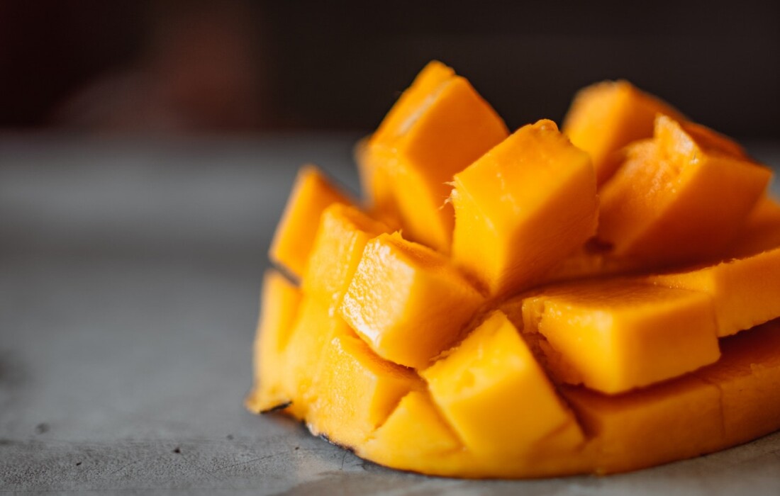 Польза и вред манго для женщин – как едят фрукт и чем он так полезен