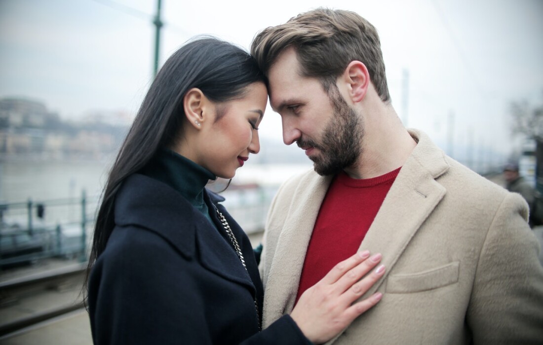 Эмоциональная любовь на максималках: как не задавить партнёра чувствами