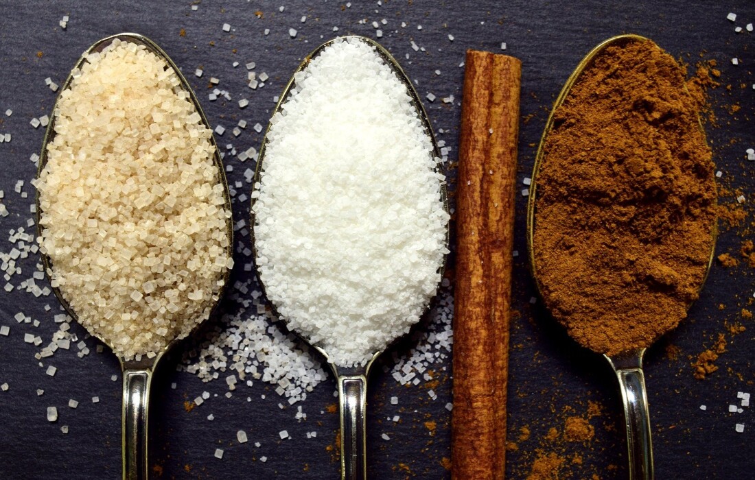Разница коричневого и белого сахара – какой полезнее и почему?