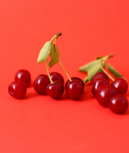 ТОП-7 полезных свойств вишни для женщин и её вред