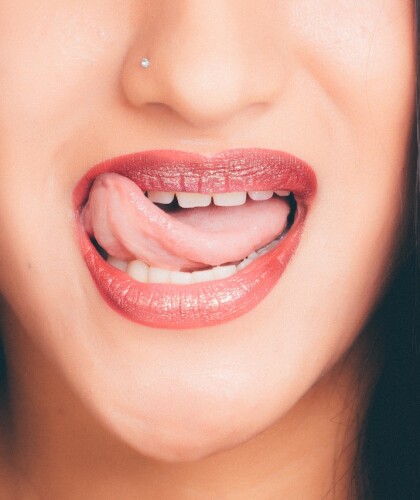 Из чего делают помаду для губ – какие компоненты входят в состав губнушки