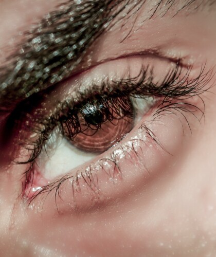 Уход за кожей вокруг глаз в домашних условиях: подробный бьюти-гайд