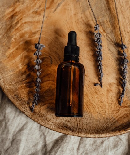 Применение эфирного масла герани для лица и волос и его свойства