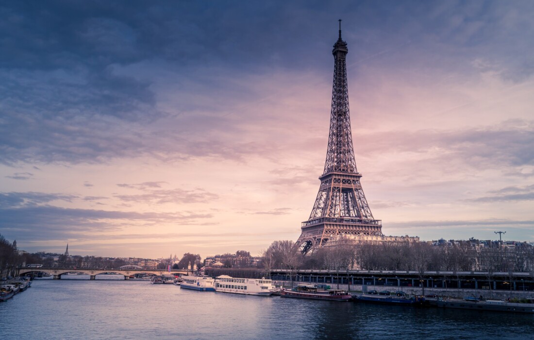 Виноградные ванны и разводы на Эйфелевой башне: 30 фактов о Франции