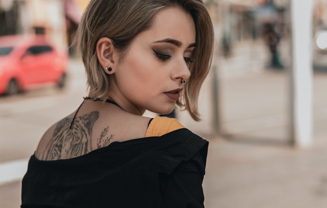 Зачем люди делают татуировки и пирсинг – мнение психолога