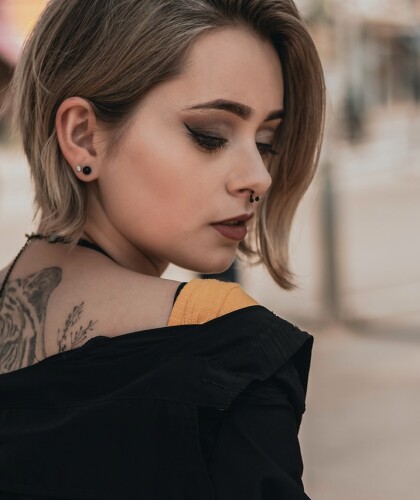 Зачем люди делают татуировки и пирсинг – мнение психолога