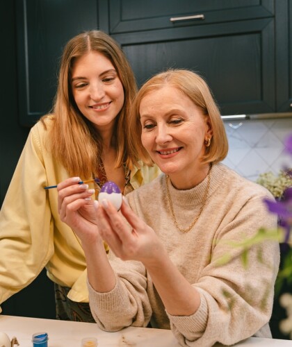 Как жить с родителями мужа в одном доме и стоит ли это делать