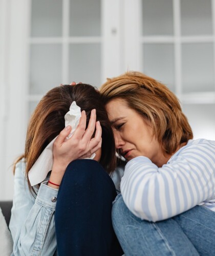 Как пережить смерть любимой мамы и помочь себе – советы психолога