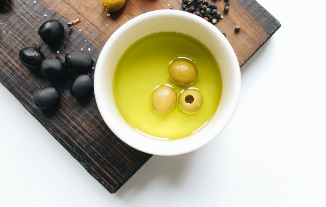 Оливковое масло для лица: в чём его польза, и как использовать бьюти-продукт