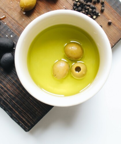Оливковое масло для лица: в чём его польза, и как использовать бьюти-продукт