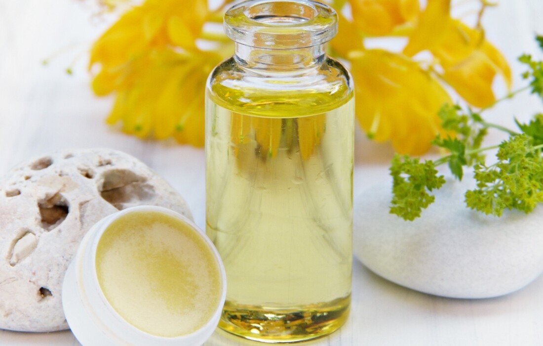 Пчелиный воск для лица и его польза – ТОП-10 рецептов домашней косметики