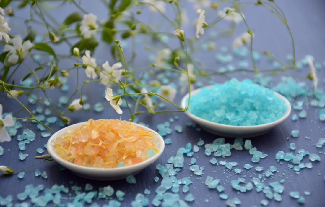 Скраб с солью в домашних условиях: как его сделать правильно, и для чего он нужен