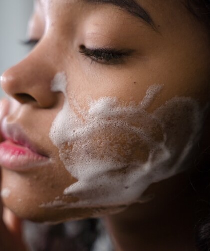 Как правильно очищать кожу лица в домашних условиях