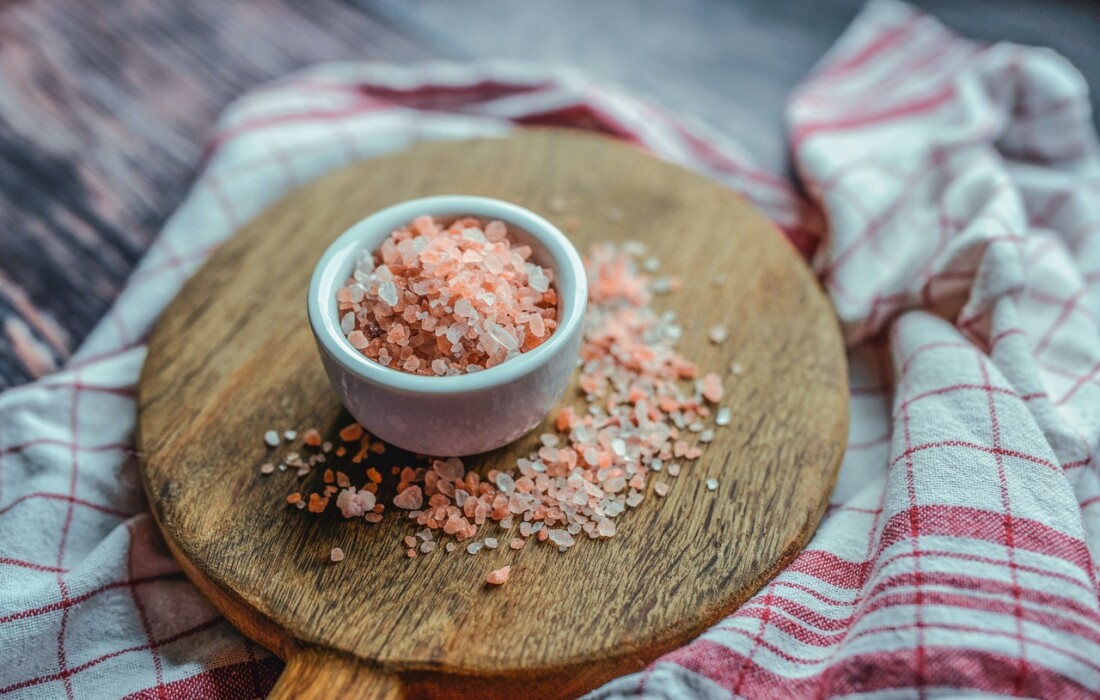 ТОП 10 рецептов масок для лица с солью. В чем польза морской соли?