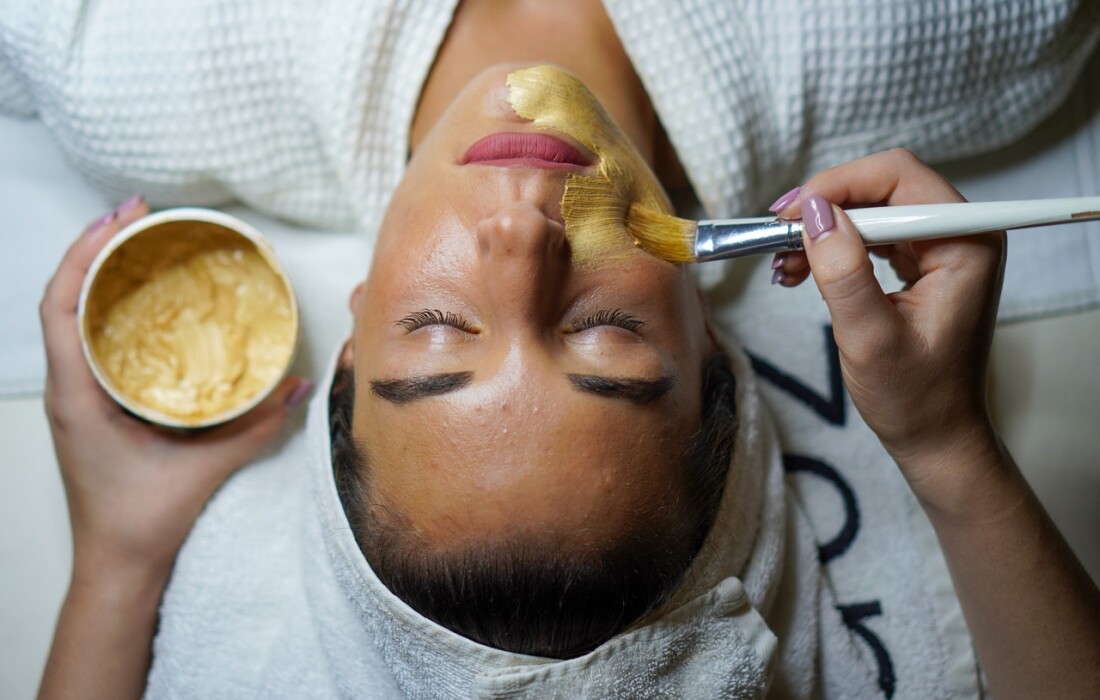 Применение 24К золота в косметике для лица и волос – работает ли оно