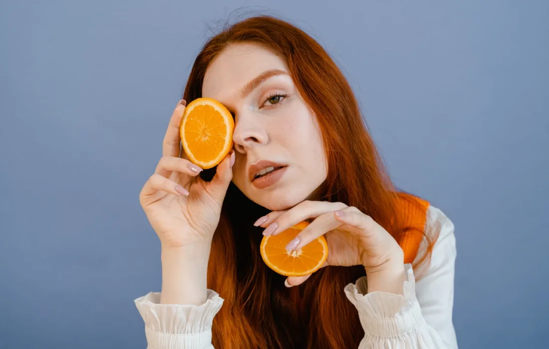 девушка с апельсинами