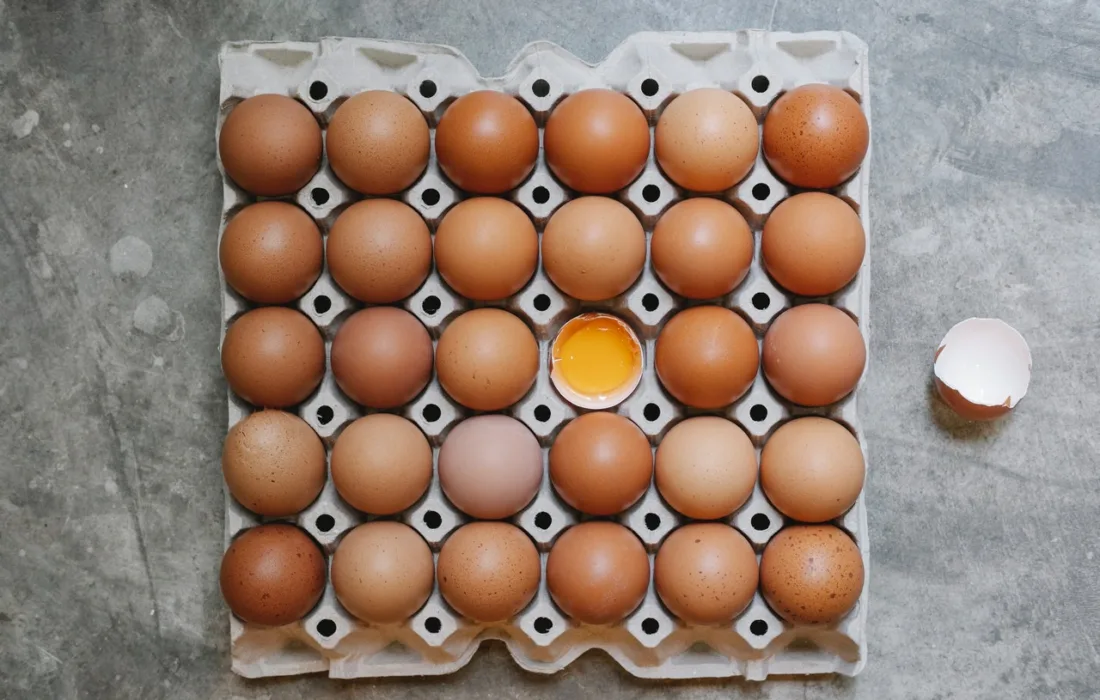 яйца в лоточке