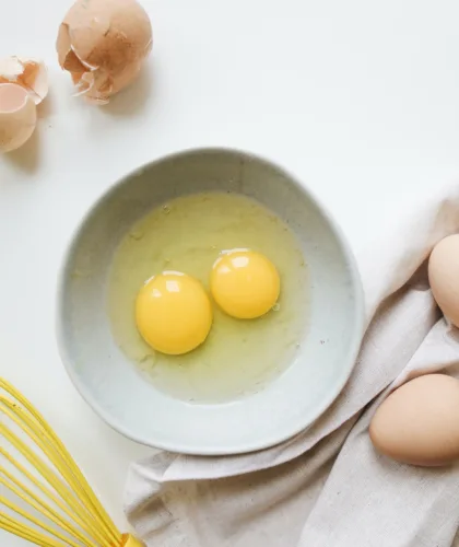 яйца в тарелочке