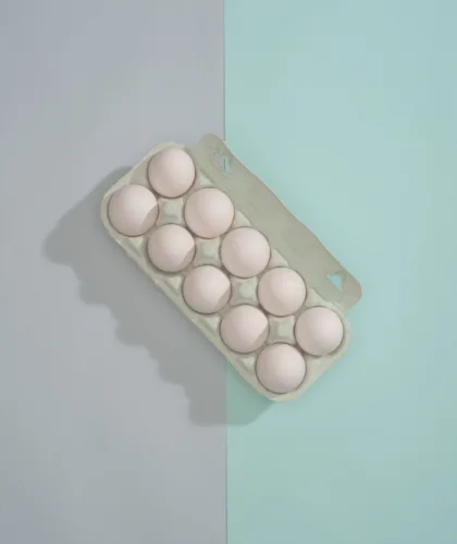 яйца в лоточке