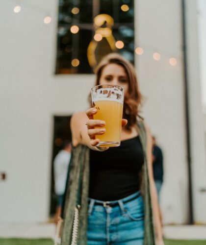 девушка с пивом