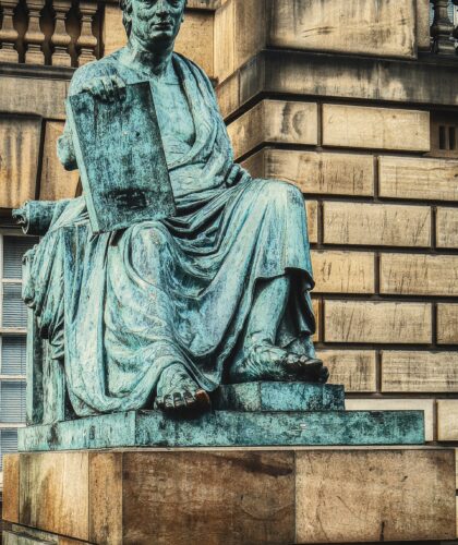 статуя философа